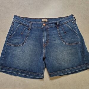 Woman's Levis 515 Jean Shorts